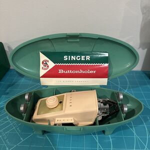 Vintage SINGER Buttonholer
